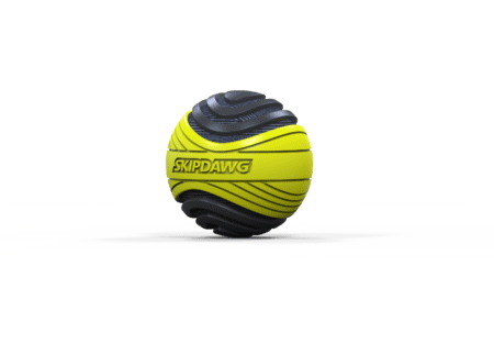 Pelota Skipdawg Duroflex Ball en color amarillo y negro. Diseño ultra resistente con textura especial para mayor agarre y durabilidad en juegos con perros.
