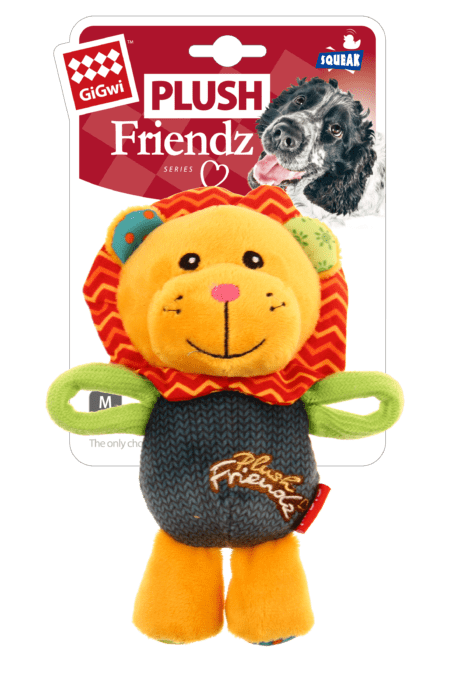 Juguete de peluche para perros GiGwi Plush Friendz León, tamaño mediano. Diseño suave con cuerda reforzada y sonido chirriador para mayor diversión.