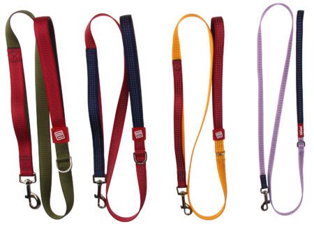 Correa GiGwi Classic Line tamaño S color morado con costuras reflectantes.